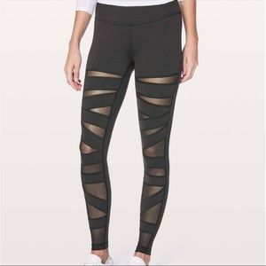 Lululemon Wunder Under Pant (Hi-Rise) (Tech Mesh)
Black size 6